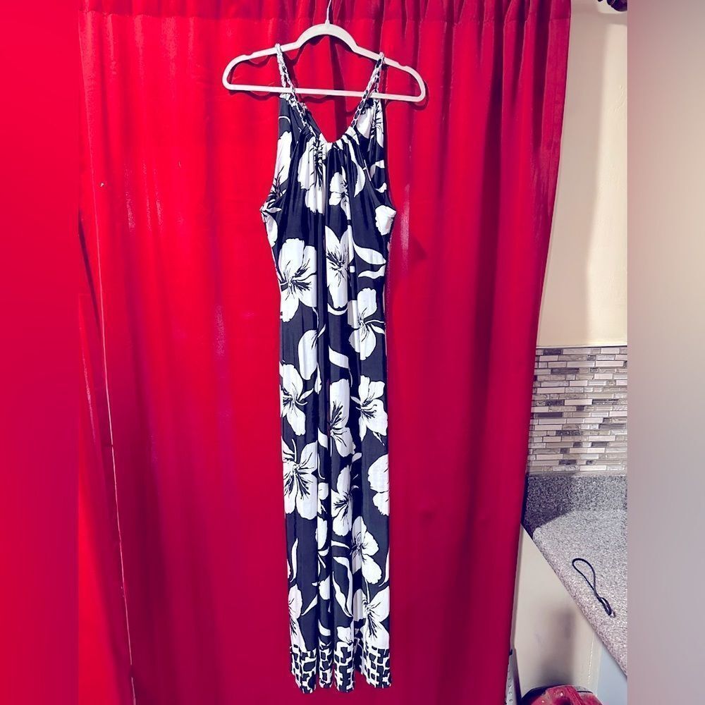 Gorgeous Black and white Maxi